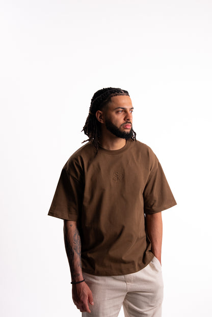 SILNTPLAY Embossed Tee in Claystone, boxy structured fit
