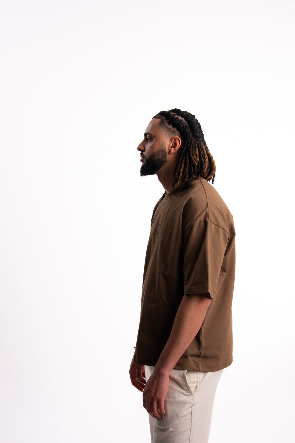 SILNTPLAY Embossed Tee in Claystone, dropped shoulder fit